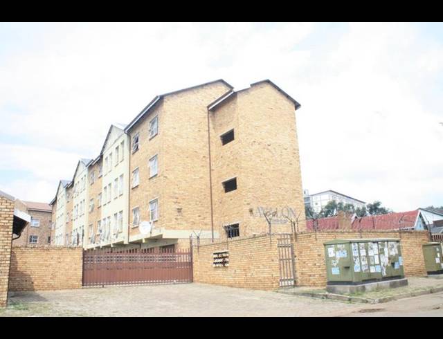 2 BEDROOM APARTMENT FOR SALE IN KEMPTON PARK